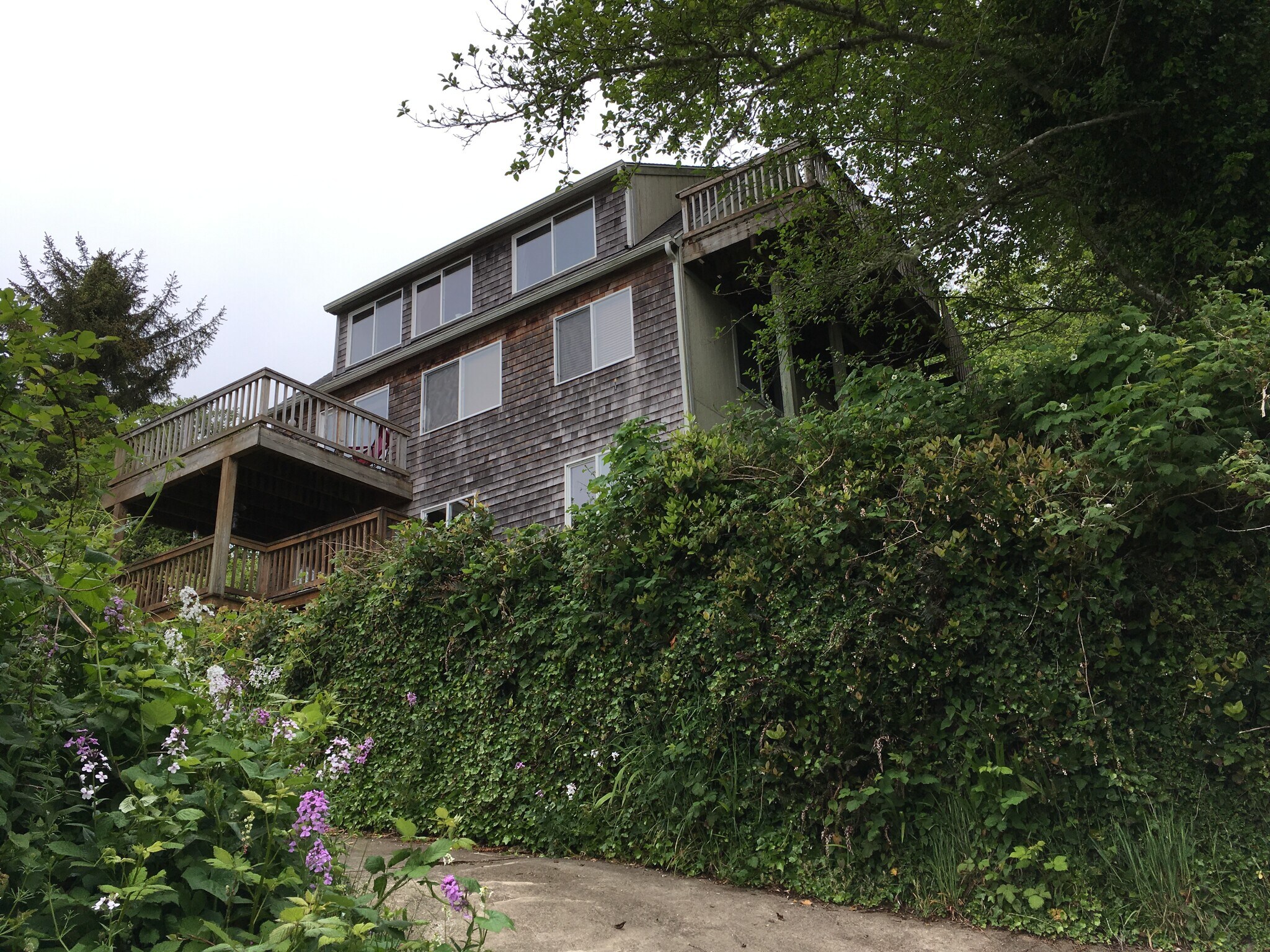 Building Photo - 255 Bensell Ave