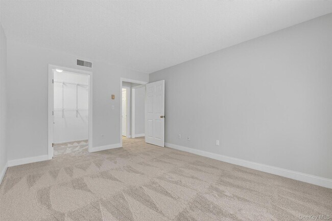 Building Photo - 180 Heritage