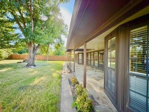 Building Photo - 322 E Tripp Rd