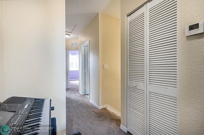Building Photo - 5048 SW 136th Ave