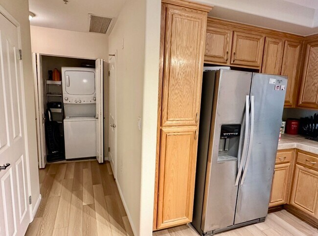 Building Photo - Beautiful 2 Bd 2 BA Condo Prime Marina Dis...