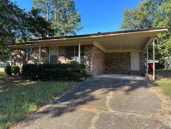 Primary Photo - Come look at this 2-bedroom 1-bath home in...