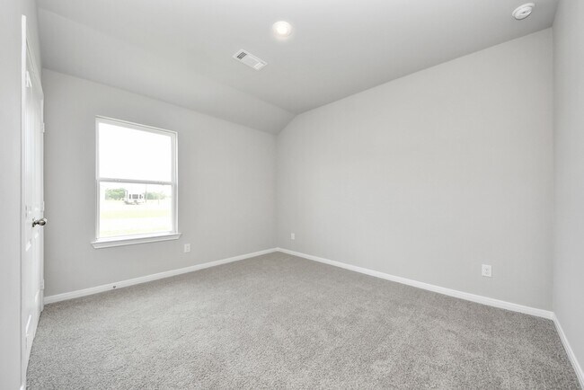 Building Photo - 688 Swallow Dr
