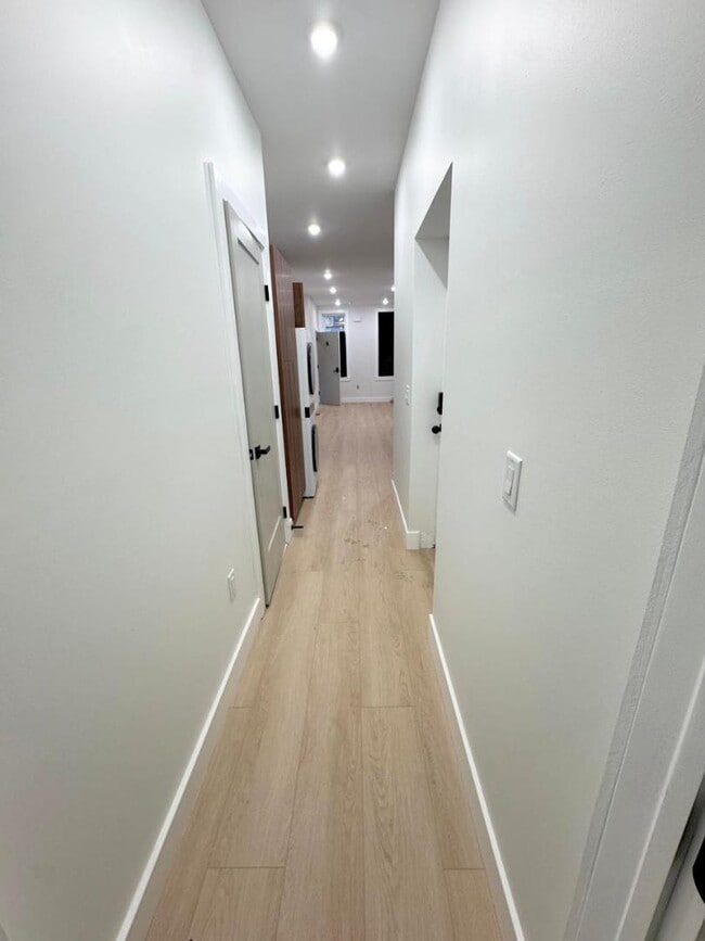 Building Photo - 116 E Huntingdon St