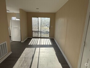 Building Photo - 1 BED 1 BATH UNIT ON 2ND FLOOR IN MYRTLE G...