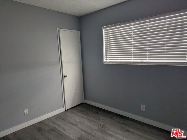 Building Photo - 901 W 64th St