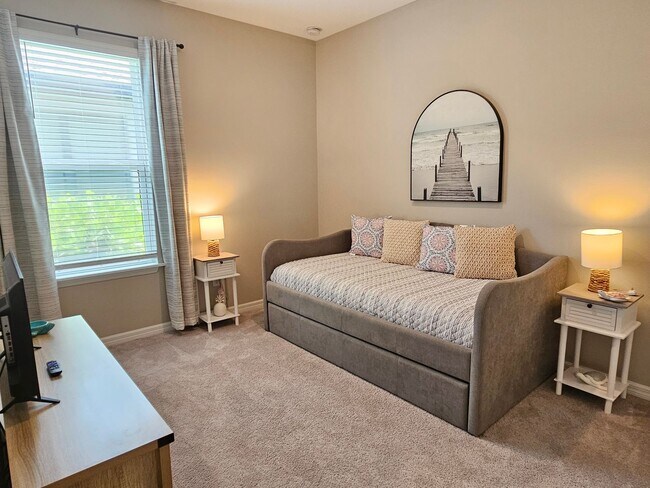 Building Photo - Annual Furnished or Seasonal Short-Term 4 Bedroom 2.5 Bathroom Home in Palmero!