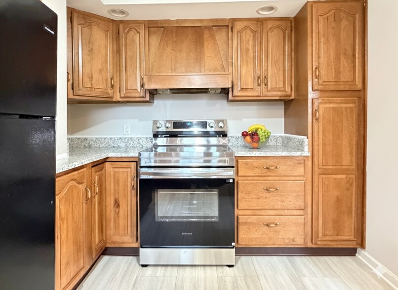 Building Photo - 5430 E 11th St