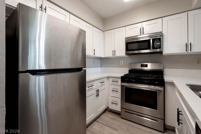Building Photo - 1501 Living Desert Dr
