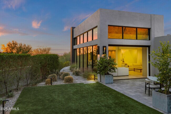 Building Photo - 5841 N Echo Canyon Cir