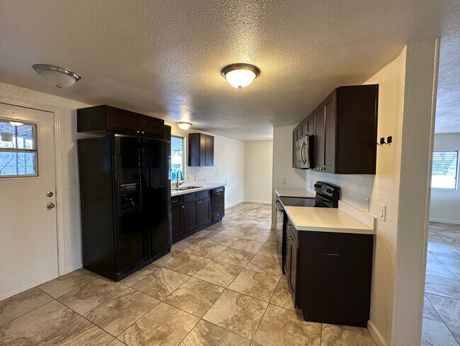 Building Photo - Cozy 3 bedroom 2 bathroom home in Mesa