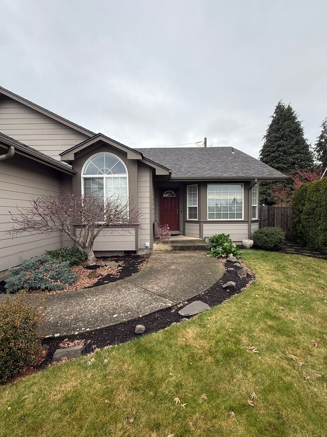 Building Photo - Check out this lovely 3-bedroom, 2-bath ho...