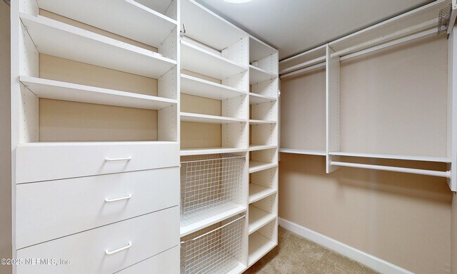 Building Photo - 2100 Ocean Dr S