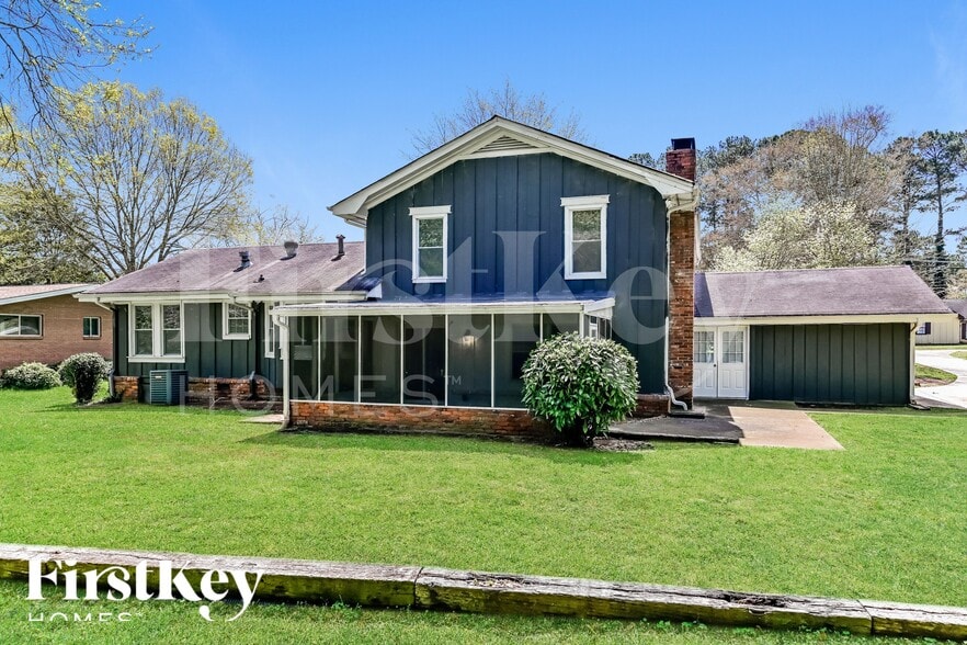 Building Photo - 2264 Country Club Dr SE