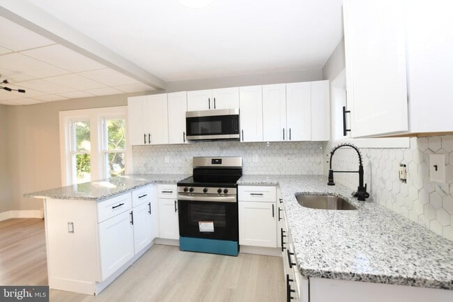 Building Photo - 14 Delaware Ave