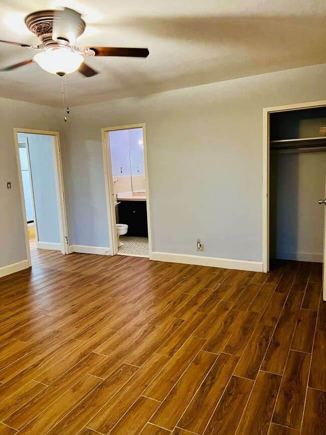 Building Photo - Updated first floor 1BR condo on Bardstown...