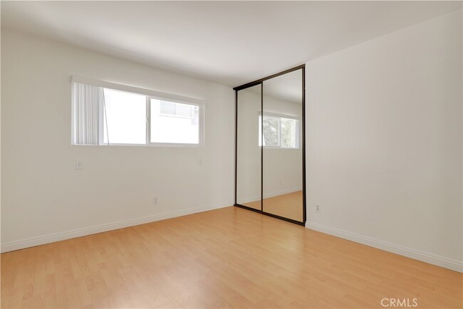 Building Photo - 972 Larrabee St