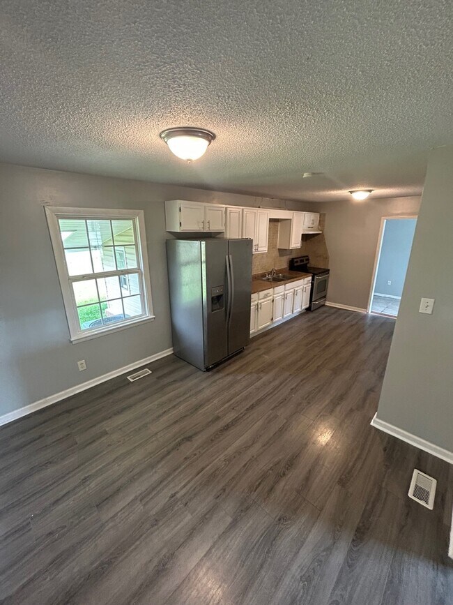 Building Photo - 5222 Longbranch Dr