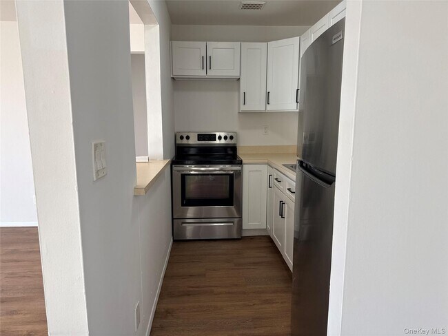 Building Photo - 142 Trenchard St