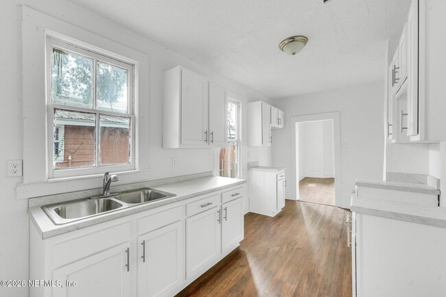 Building Photo - 2106 Moncrief Rd