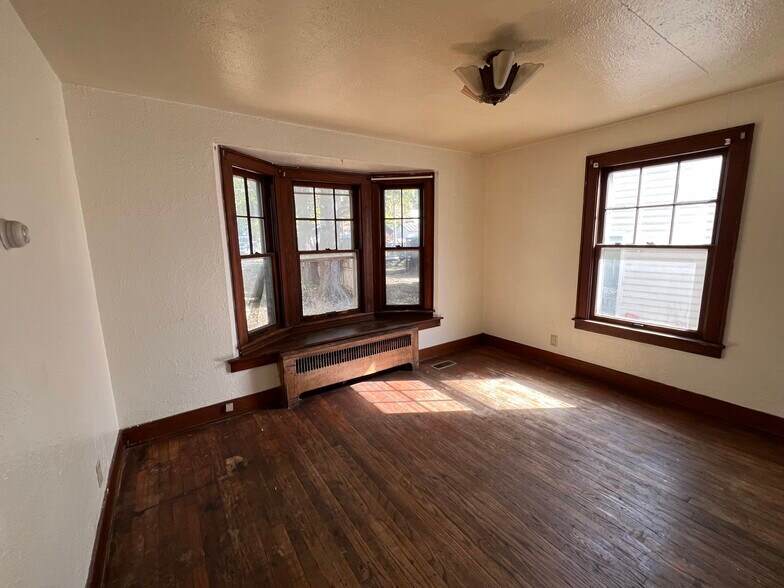 Building Photo - 608 N Sandusky St