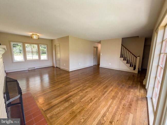 Building Photo - 37899 Snickersville Turnpike