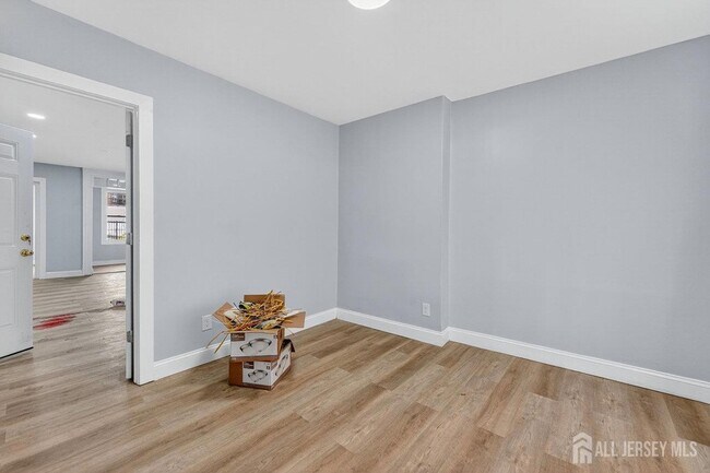 Building Photo - 11 N Willow St