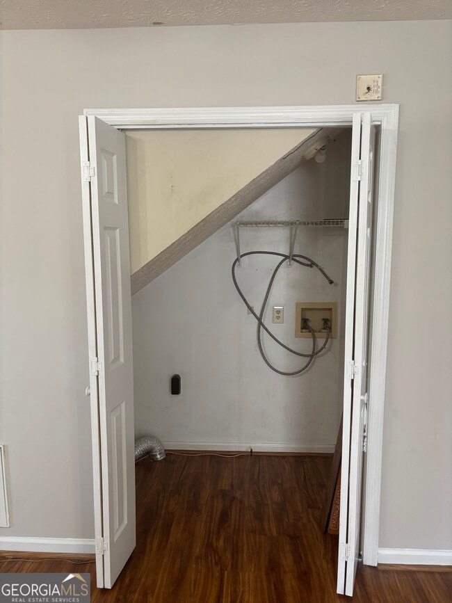 Building Photo - 256 Frederick Dr