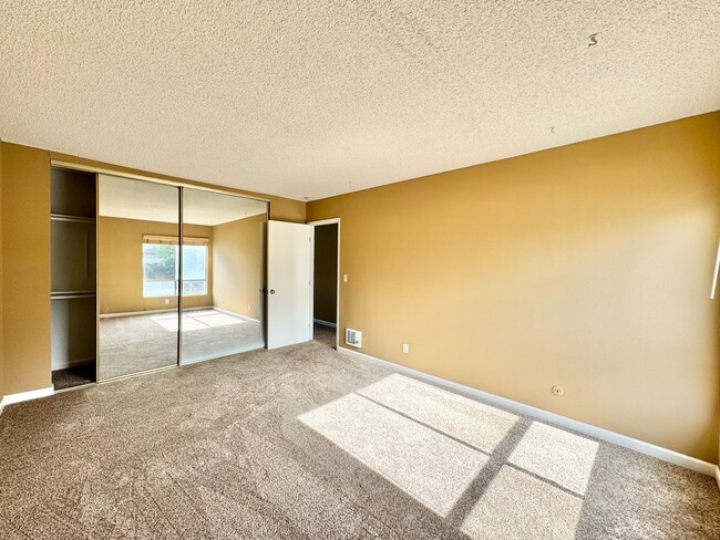 Building Photo - Great 2B/1BA Condo in Mira Mesa!