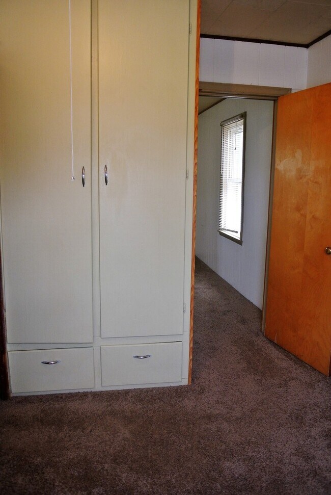 Building Photo - House- NE