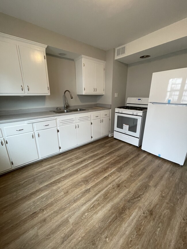 Lower Kitchen - 3137 N 86th St