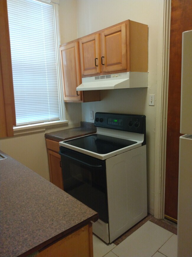 Building Photo - 3402 Dryades St