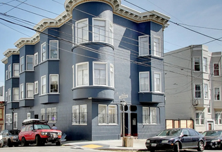 Building Photo - 840 Greenwich St. San Francisco, CA 94133