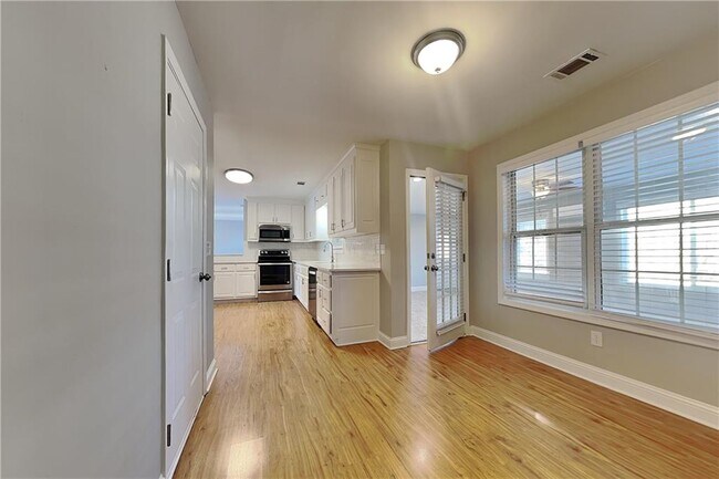 Building Photo - 3205 Wellbrook Dr