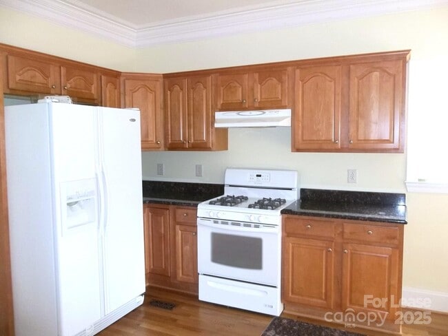 Building Photo - 1830 Hall Ave