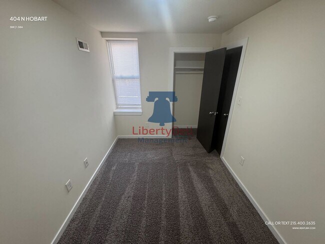 Building Photo - 404 N Hobart St