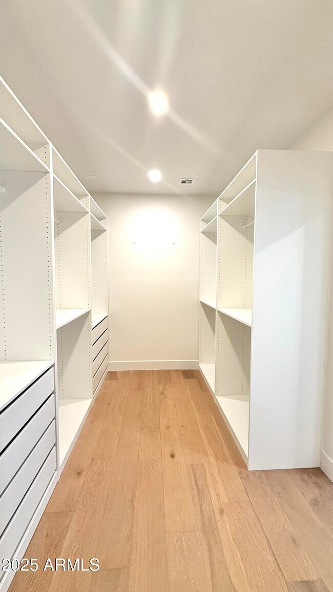 Building Photo - 8133 E Cortez Dr