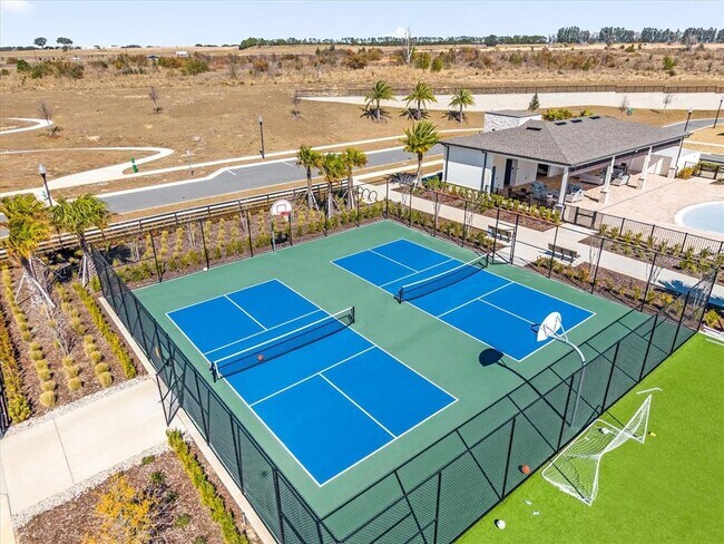 Building Photo - 16246 Merry Aly