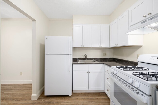 Building Photo - Parkway Apartments