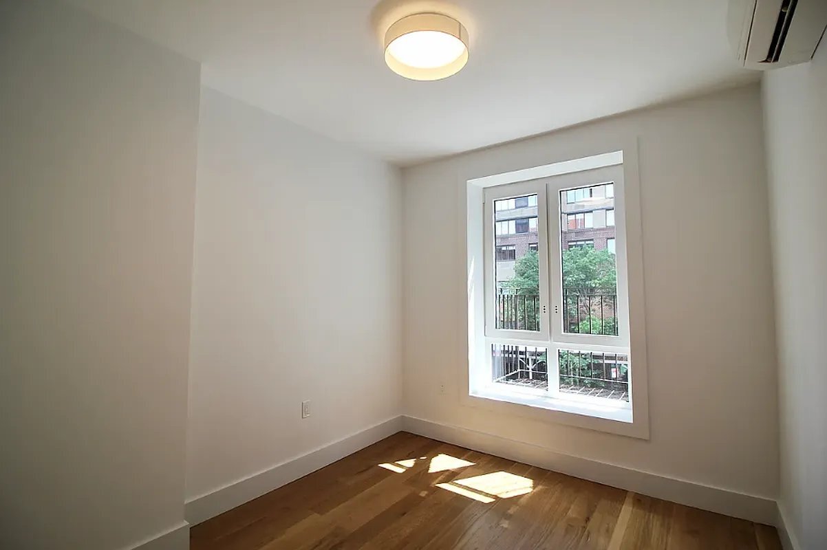 Building Photo - 223 E 93rd St