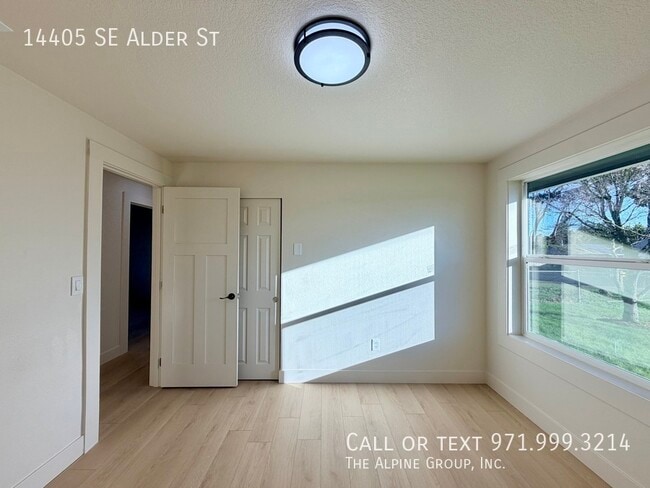 Building Photo - 14405 SE Alder St