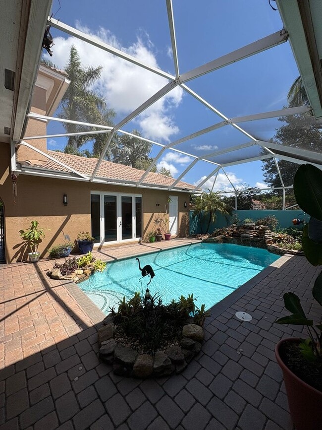 Building Photo - Spacious 3/3.5 3 car garage home in Palm City