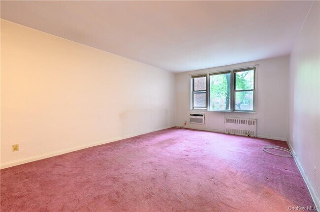 Building Photo - 3 Sadore Ln