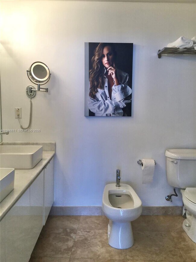 Building Photo - 601 NE 36th St