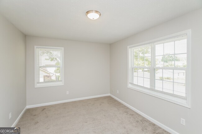 Building Photo - 185 Heritage Way