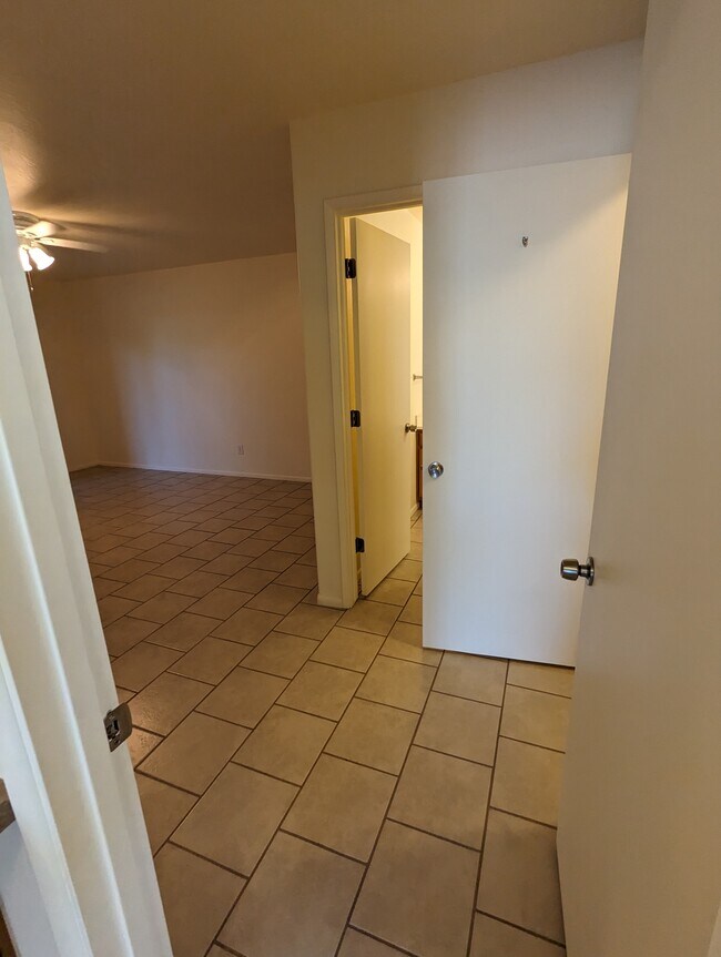 Building Photo - 90 E Cliff House Dr