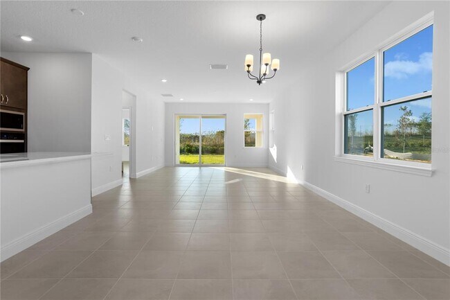 Building Photo - 1940 Sunshine Peak Dr