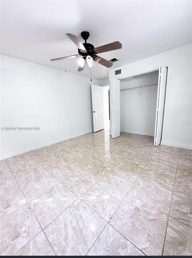 Building Photo - 4425 SW 21st St