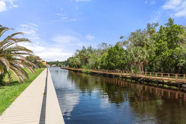 Building Photo - 4 Waterside St