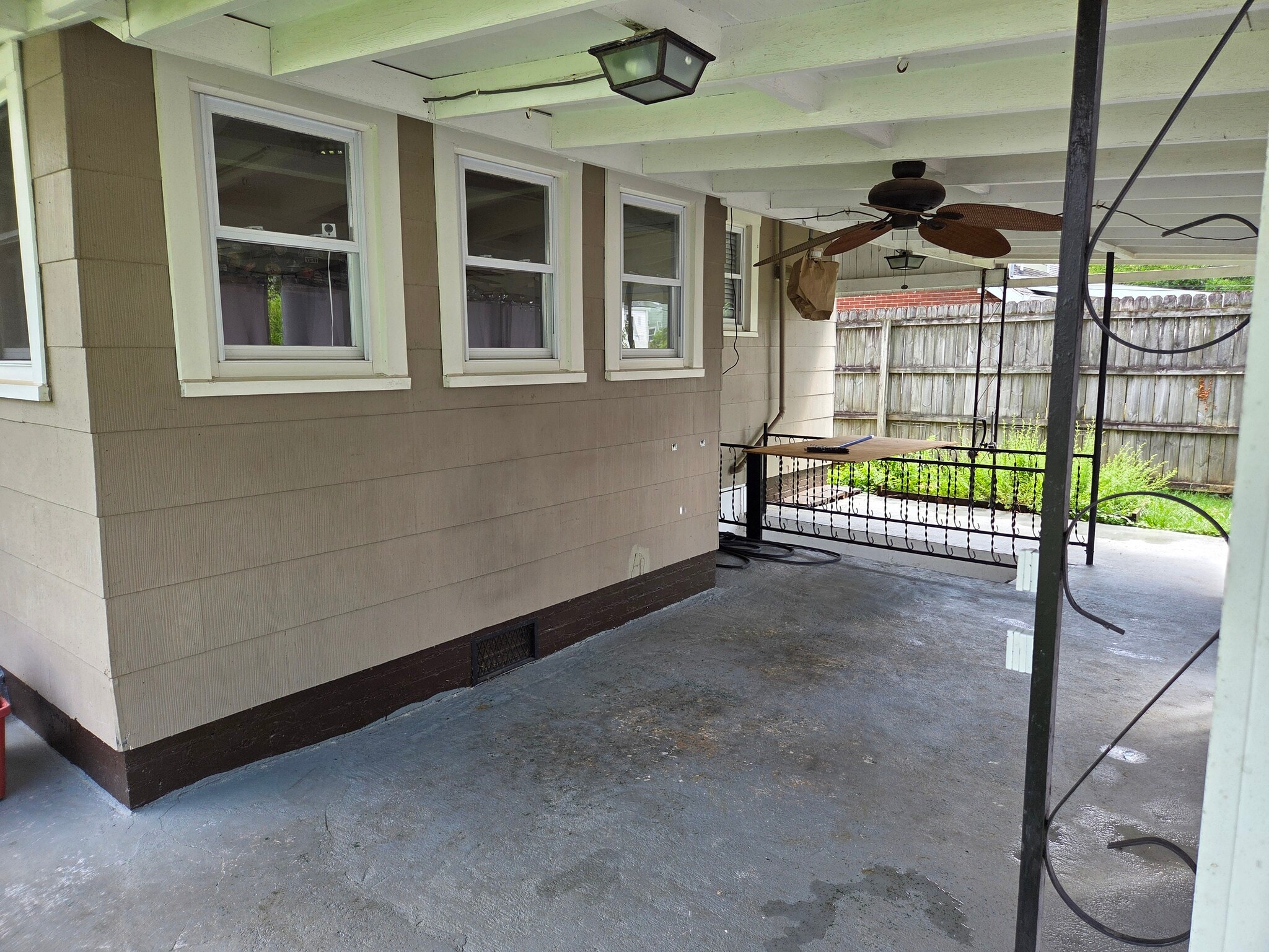 Covered back patio - 905 E Holston Ave